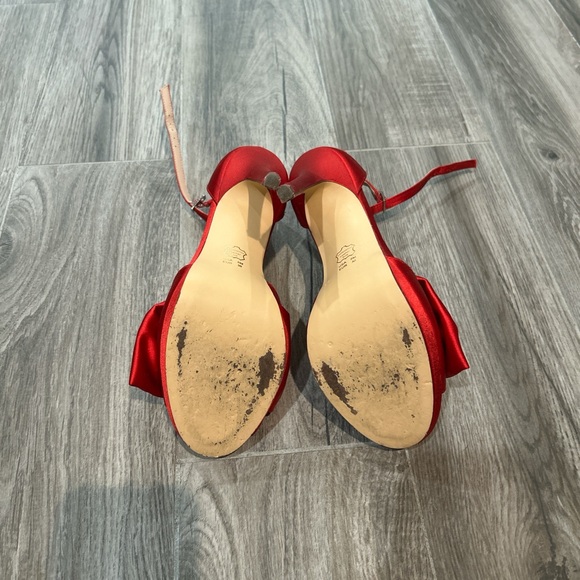 Nina Shoes Red Velvet Heels with Bow Detail - Picture 5 of 5